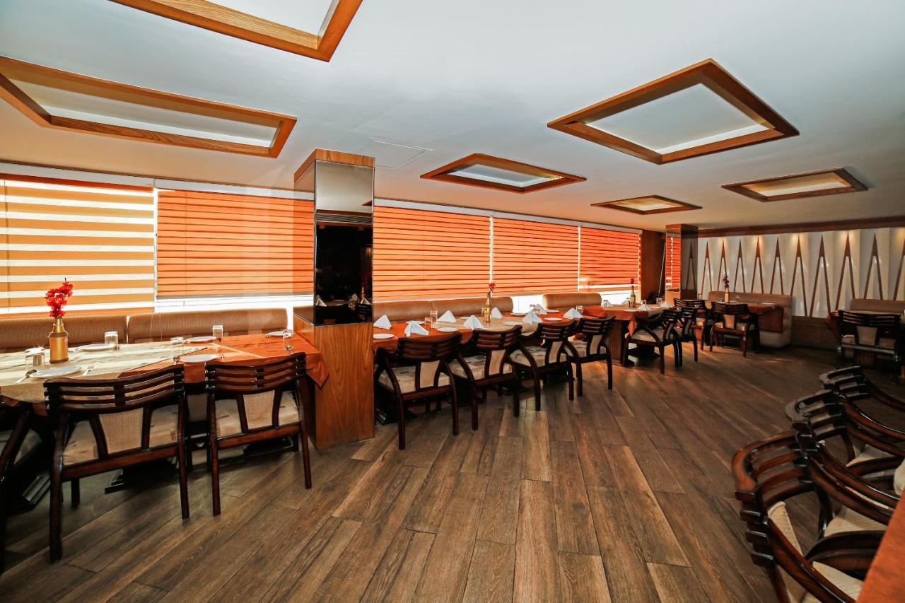 Hotel Shelter Gwalior Extérieur photo